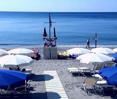 Savona Casa Vacanze Vicino Mare 3 Minuti Wifi Kültér fotó