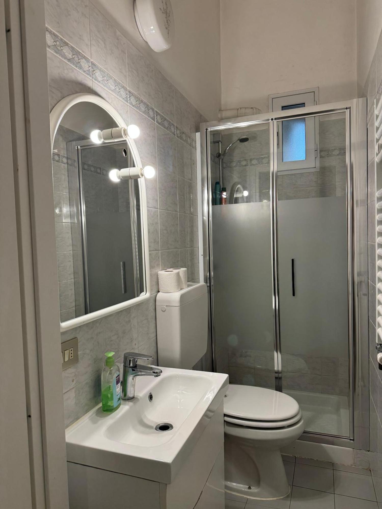 Savona Casa Vacanze Vicino Mare 3 Minuti Wifi Kültér fotó